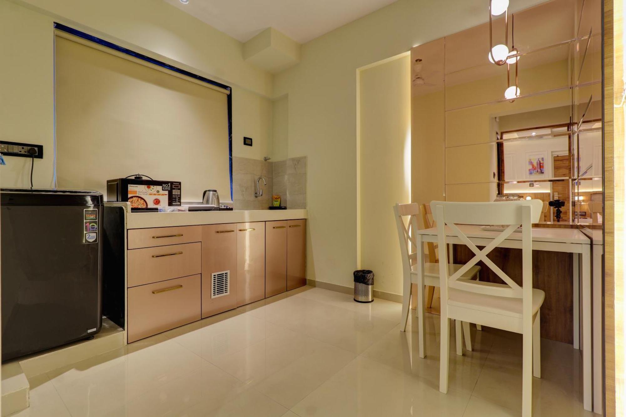 Home2 Suites And Service Apartments, Mumbai Airport Экстерьер фото