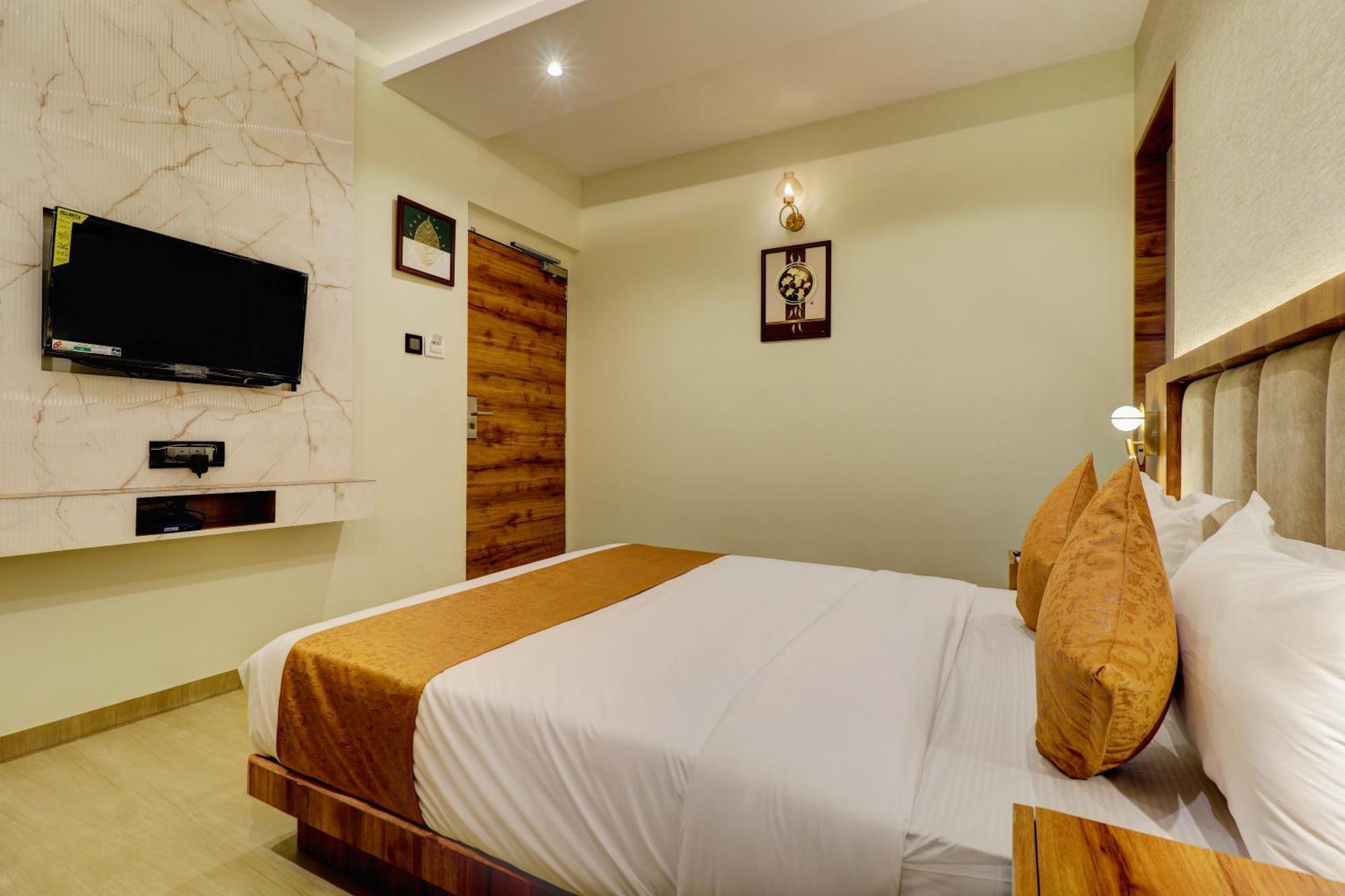 Home2 Suites And Service Apartments, Mumbai Airport Экстерьер фото