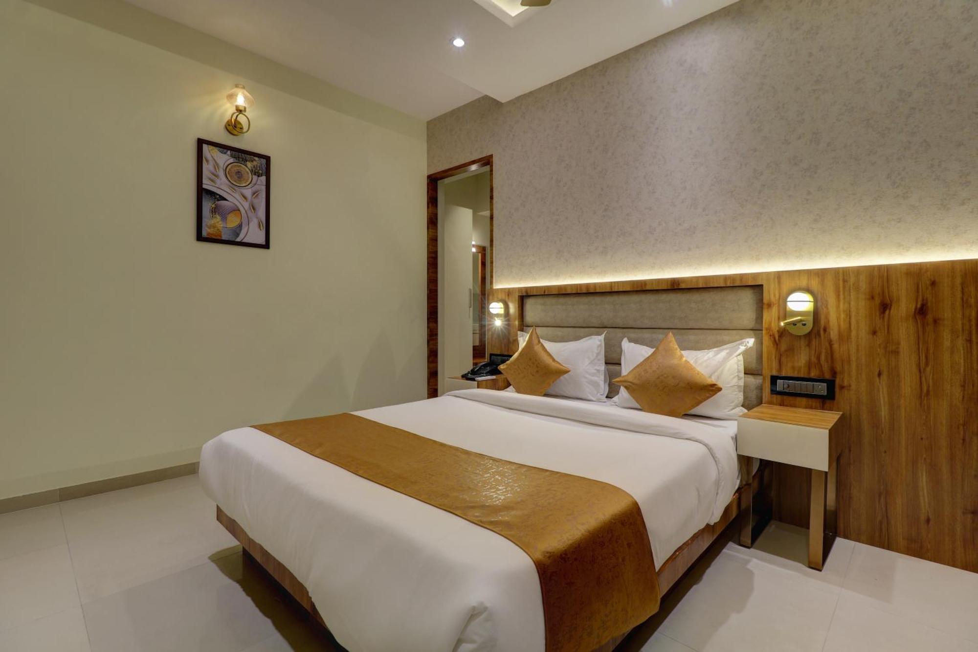 Home2 Suites And Service Apartments, Mumbai Airport Экстерьер фото